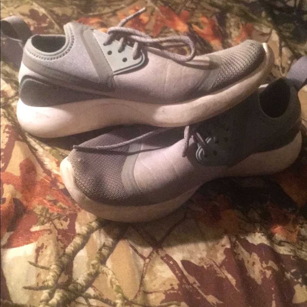 Nike tennis shoes